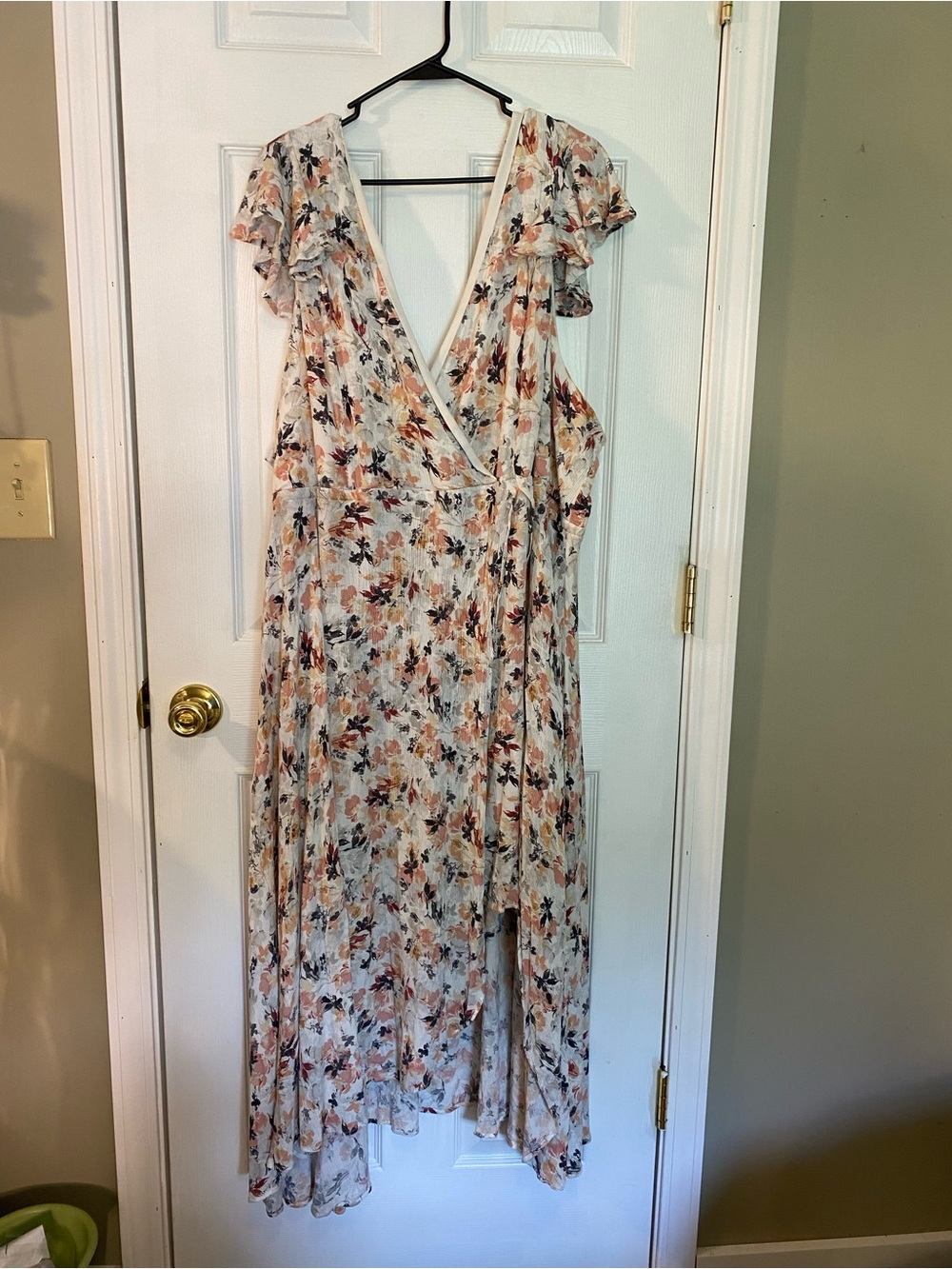 Torrid Sz 6- 6X- 30 Floral Maxi Dress Jumper in Cream, Peach and Green